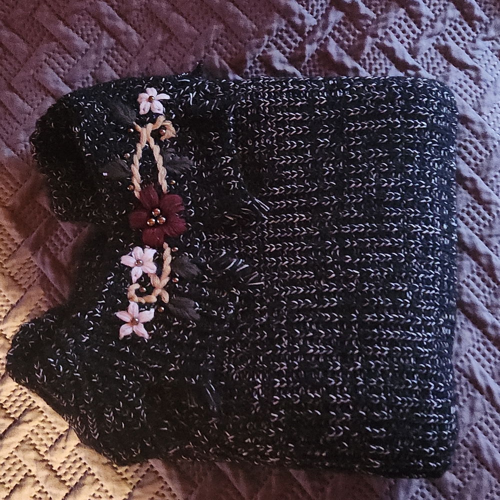 Flower neckline sweater